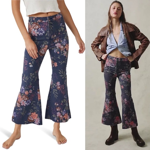 🌟LAST ONE! FREE PEOPLE Youthquake Printed Crop Flare Jeans Navy Combo - Picture 5 of 14